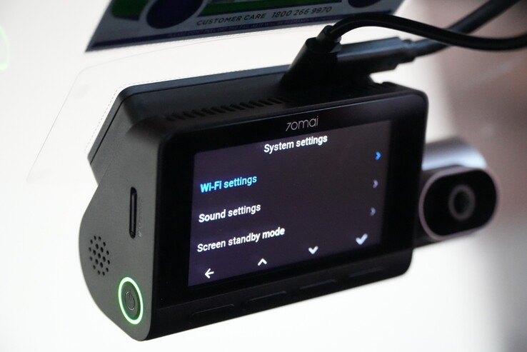 70mai 4K T800 有一个手动电源开关按钮(图片来源:Abhinav Fating/Notebookcheck)