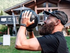 Amazfit 的 Helio Strap（如图）正在接受 3.2.8.3 版更新。(图片来源：Amazfit）