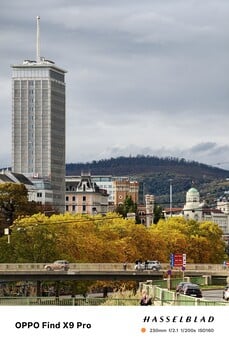 配备 10 倍变焦长焦转换器的 Oppo Find X9 Pro