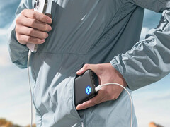 亚马逊销售的这款移动充电器只有黑色和蓝色两种颜色被召回。图：便携式充电器的宣传图片。(图片来源：Iniu）