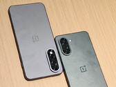 泄露的 OnePlus 王牌 5 系列新机图片，赛车版将搭载 Dimensity 9400e。(图片来源："体验更多 "微博）