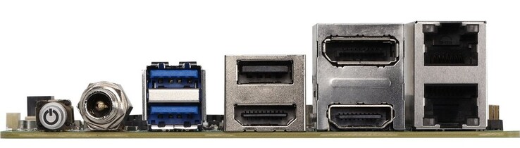 提供 DisplayPort、HDMI、两个以太网端口和多个 USB 端口（图片来源：Aaeon）