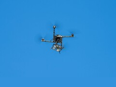 Alta X 无人机携带定制的模拟无人机系统环境有效载荷（图片来源：NASA/Brandon Torres Navarette；已编辑）