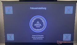 对焦必须手动设置。