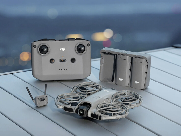 DJI Neo 2 及其数字视频传输模块和其他配件。(图片来源：DJI）