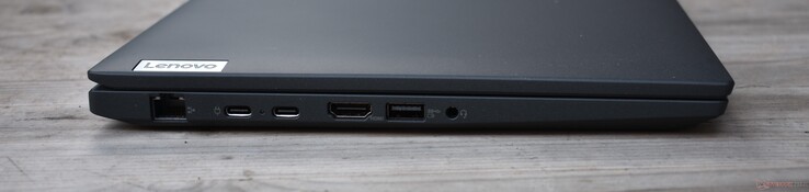RJ45，2个USB-C 3.2 Gen 2，HDMI，USB-A 3.2 Gen 1，3.5毫米音频