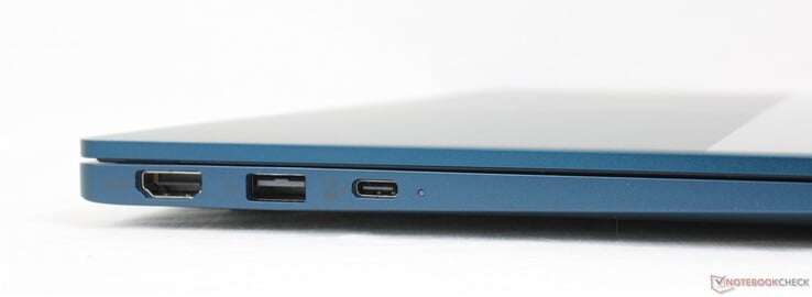 左边：HDMI 1.4，USB-A 3.0，USB-C w/ DisplayPort + Power Delivery