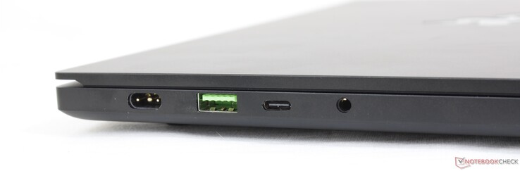 左边：AC适配器、USB-A 3.2 Gen. 2、USB-C 3.2 Gen. 2 w/ DisplayPort 1.4和Power Delivery、3.5 mm组合音频