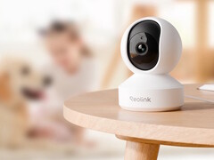 桌子上的 Reolink E1 Pro 室内监控摄像机。(图片来源：Reolink）