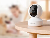 桌子上的 Reolink E1 Pro 室内监控摄像机。(图片来源：Reolink）
