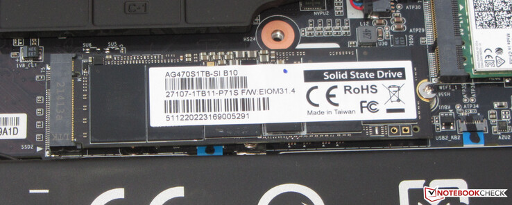 一个PCIe 4.0 SSD作为系统驱动器。