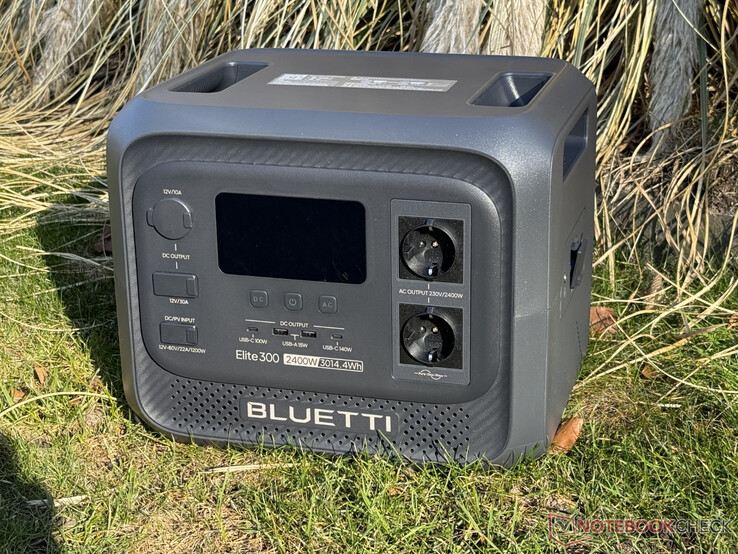 测试中的 Bluetti Elite 300 电源箱