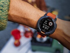Garmin Instinct 3 智能手表（上图）正在更新软件版本 9.20。(图片来源：Garmin）