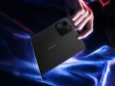 Win Tablet 配备 8.4 英寸显示屏。图为：展示该设备紧凑设计的宣传图片。