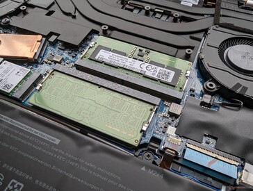 2 个可访问的 SODIMM 插槽