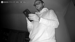 夜间模式在没有灯光的情况下也能工作,遗憾的是只有黑白模式。