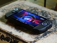 Legion Go 2 预计也会推出更便宜的 SteamOS 版本，就像之前的Legion Go S 一样。(图片来源：Notebookcheck）