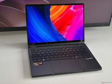 华硕 ProArt PX13 搭载三星 OLED 面板