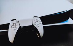 据传，PlayStation 5 Pro 将于 2024 年第四季度上市，有两种型号。(图片来源：Triyansh Gill - Unsplash）