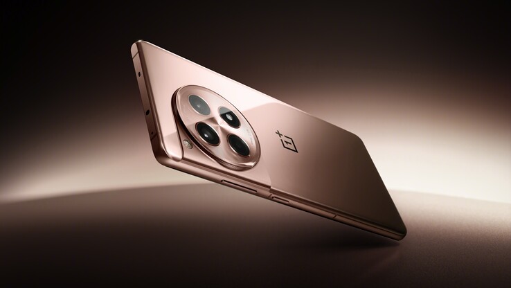 OnePlus 发布全新鸣沙金配色的 Ace 3。(来源：OnePlus 通过微博发布）