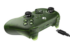 玉版 Xbox 的 8BitDo Ultimate 3 模式控制器可通过 USB-C、蓝牙和 2.4GHz 无线连接。(图片来源：8BitDo）