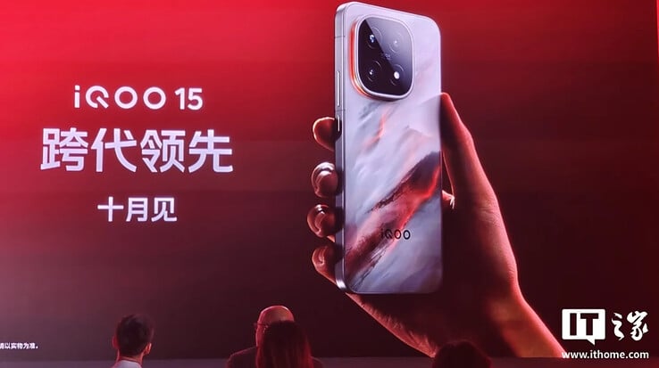 图：爱奇艺 iQOO 15 发布预告，中文文字为 "十月见"。(图片来源：ITHome）