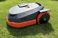 Segway Navimow X3 具有多种功能。(图片来源：Marcus Schwarten / Notebookcheck）