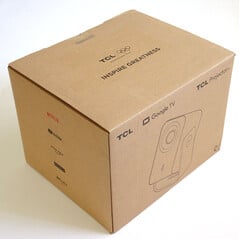TCL C1 投影仪装在一个不起眼的纸箱里。(图片来源：Notebookcheck）