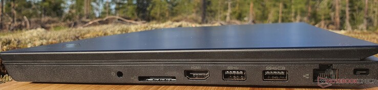 右边：3.5毫米音频，SD卡，HDMI 2.0，2个USB A 3.2 Gen1，GBit-RJ45，Kensington锁