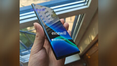 此次展示的小米无按键智能手机原型机是一款代号为 