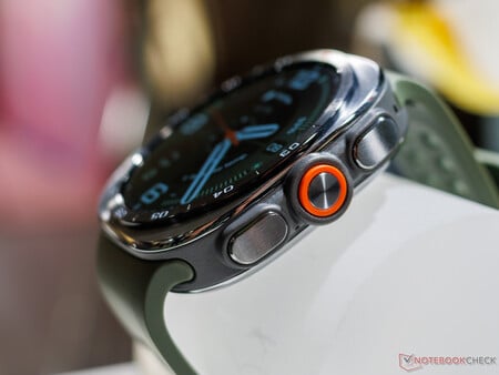 三星 Galaxy Watch Ultra 2 侧面视图（如图所示）