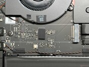 辅助 M.2-2280 SSD 插槽