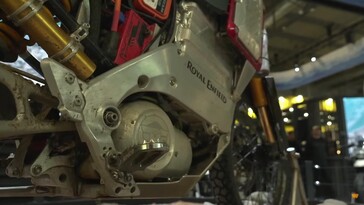 喜马拉雅试验台上大量的铝制部件或许表明了减轻重量和快速原型设计的意图。(图片来源：YouTube 上的皇家恩菲尔德）