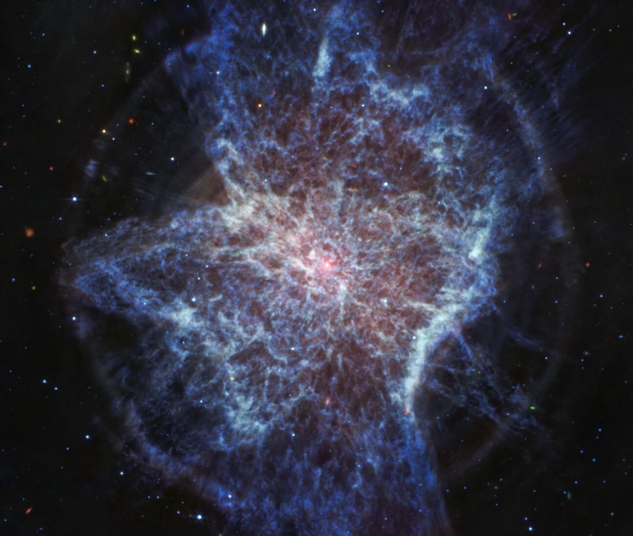 行星状星云 NGC 6072 的中红外图像（图片来源：NASA、ESA、CSA 和 STScI）