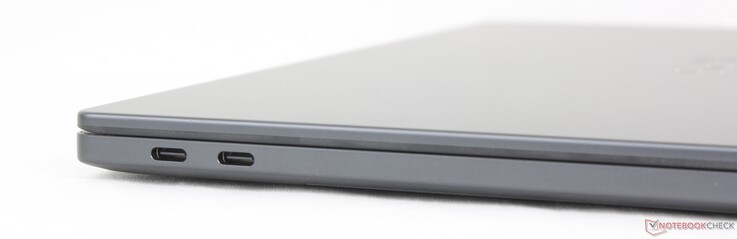 左： 2x USB-C Thunderbolt 4 w/ DisplayPort 2.1 + Power Delivery