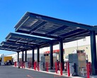 Trinity Structures 离网电动汽车充电系统包括太阳能电池板、蓄电池和充电站。(来源：三一结构）
