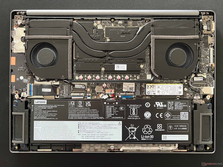 Yoga Pro 9 16IMH9 RTX 4070 进行对比，内部差异不大