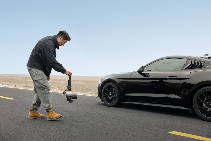 无论拍摄对象或创作者是否移动，都能可靠地跟踪汽车（图片来源：Hohem）