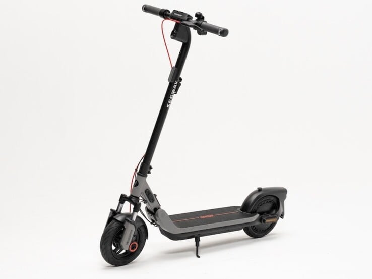 Segway E3 Go 电动滑板车。