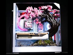 这款“樱花”定制电脑配备了热敏钛合金花瓣。