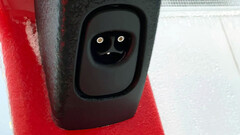 纽约州北部的神奇码头超级充电器(图片:Kenny/Electrek)。