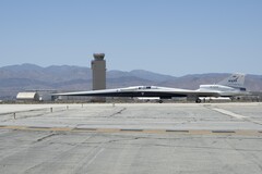 正在滑行的 X-59。(图片来源：美国国家航空航天局/卡拉-托马斯）
