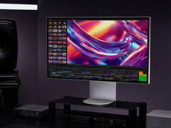 UltraFine 32U990A 目前只能在美国订购。(图片来源：LG）