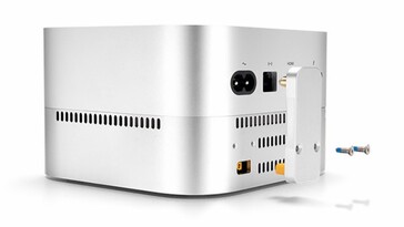 Mac Mini 无需改装，只需通过插头连接即可。