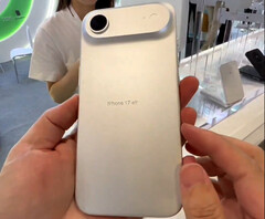 Apple Store 中国区展示的 iPhone 17 Air 假机为之前泄露的设计提供了佐证。(图片来源：Majin Bu on X）