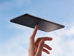 Tango 2S 的重量约为 147 克。图为一张突显该电子阅读器轻量化设计的宣传图。