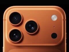 iPhone 17 Pro 相机模块特写，显示新的闪光灯位置。(图片来源：Apple)
