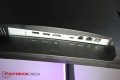 左下方的端口：2个HDMI、DP、USB-C、USB-B、LAN、2个USB-A