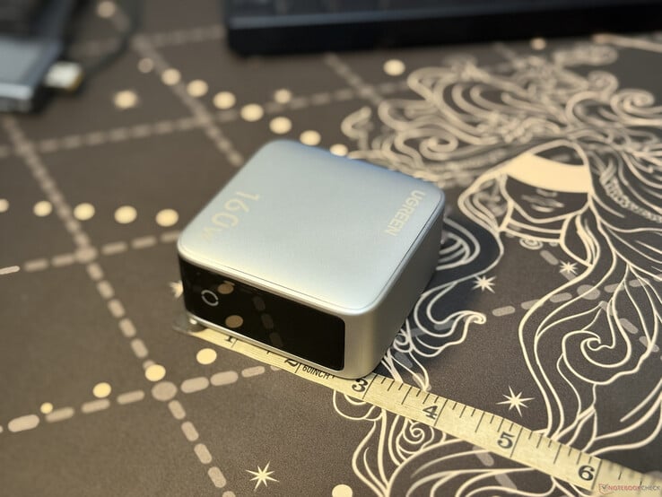 5端口 Ugreen Nexode Pro 160W（从另一侧看宽度）