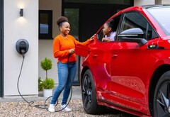 家用电动汽车充电。章鱼能源公司推出每月 30 英镑的无限充电服务（图片来源：Pod Point）